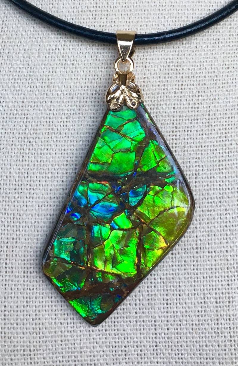 Ammolit Anhänger - Grün Und Blau Stained Glass Pattern von AmmoliteRainbows