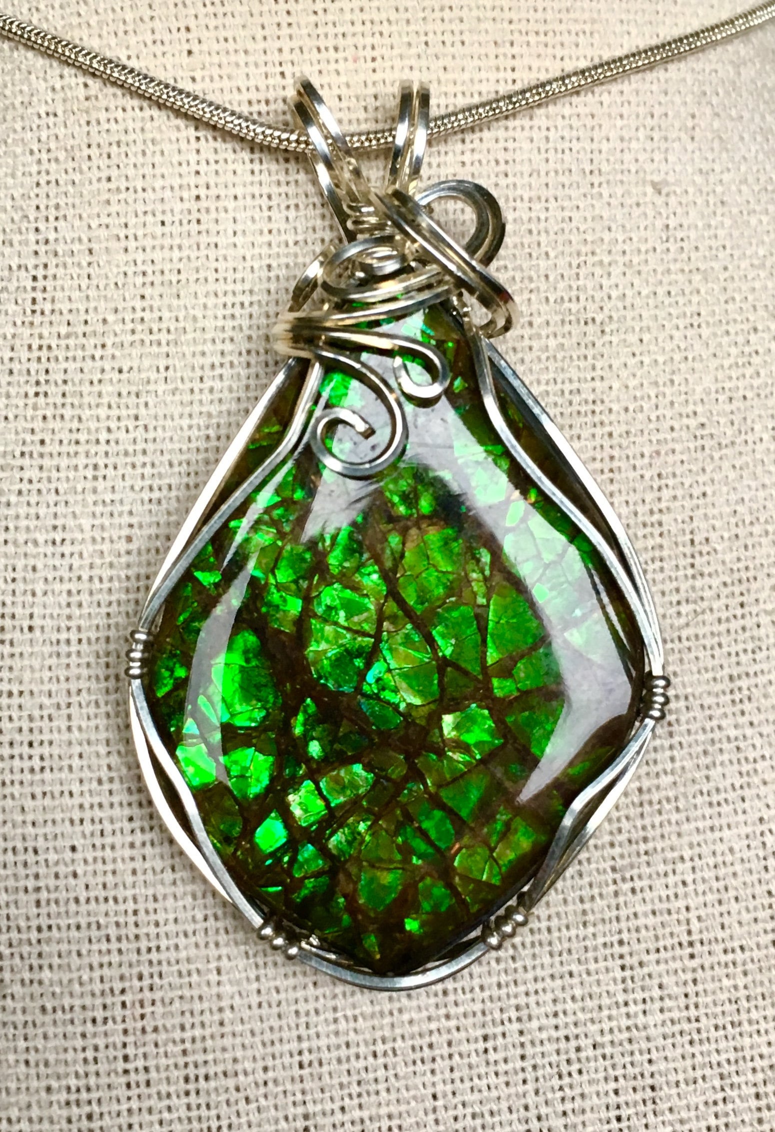 Ammolit Anhänger - Grüne Drachenhaut von AmmoliteRainbows