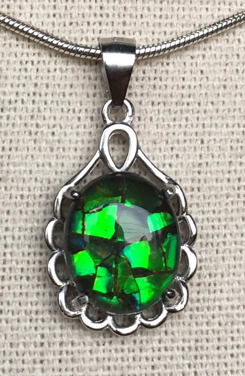 Ammolit Anhänger - Hell Grün Bunt Glas Muster von AmmoliteRainbows