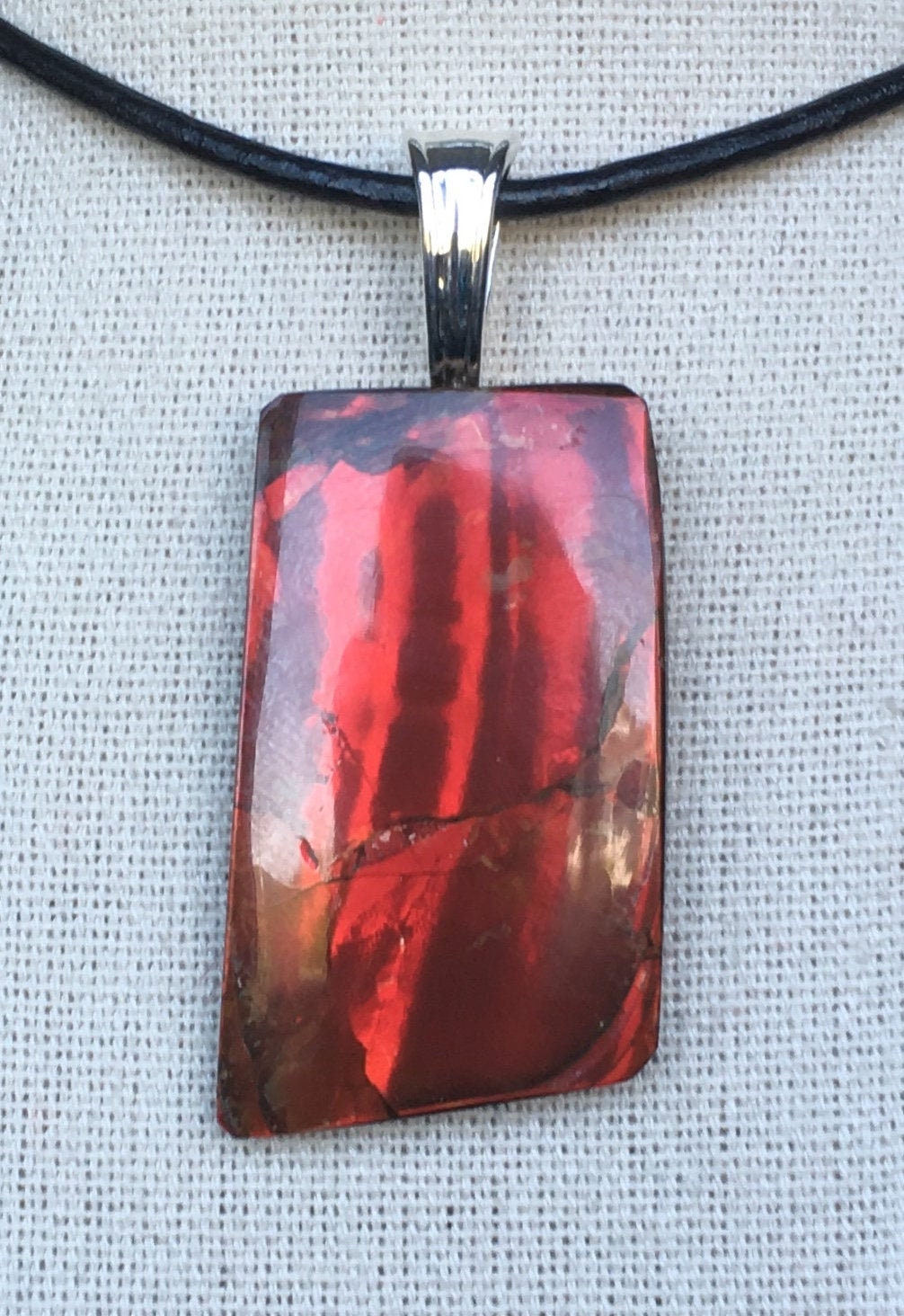 Ammolit Anhänger - Knallrot von AmmoliteRainbows