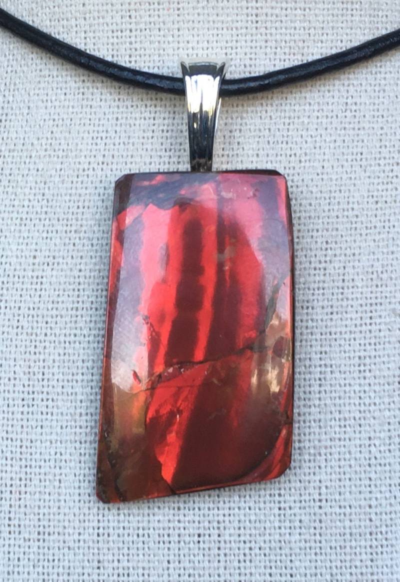 Ammolit Anhänger - Knallrot von AmmoliteRainbows