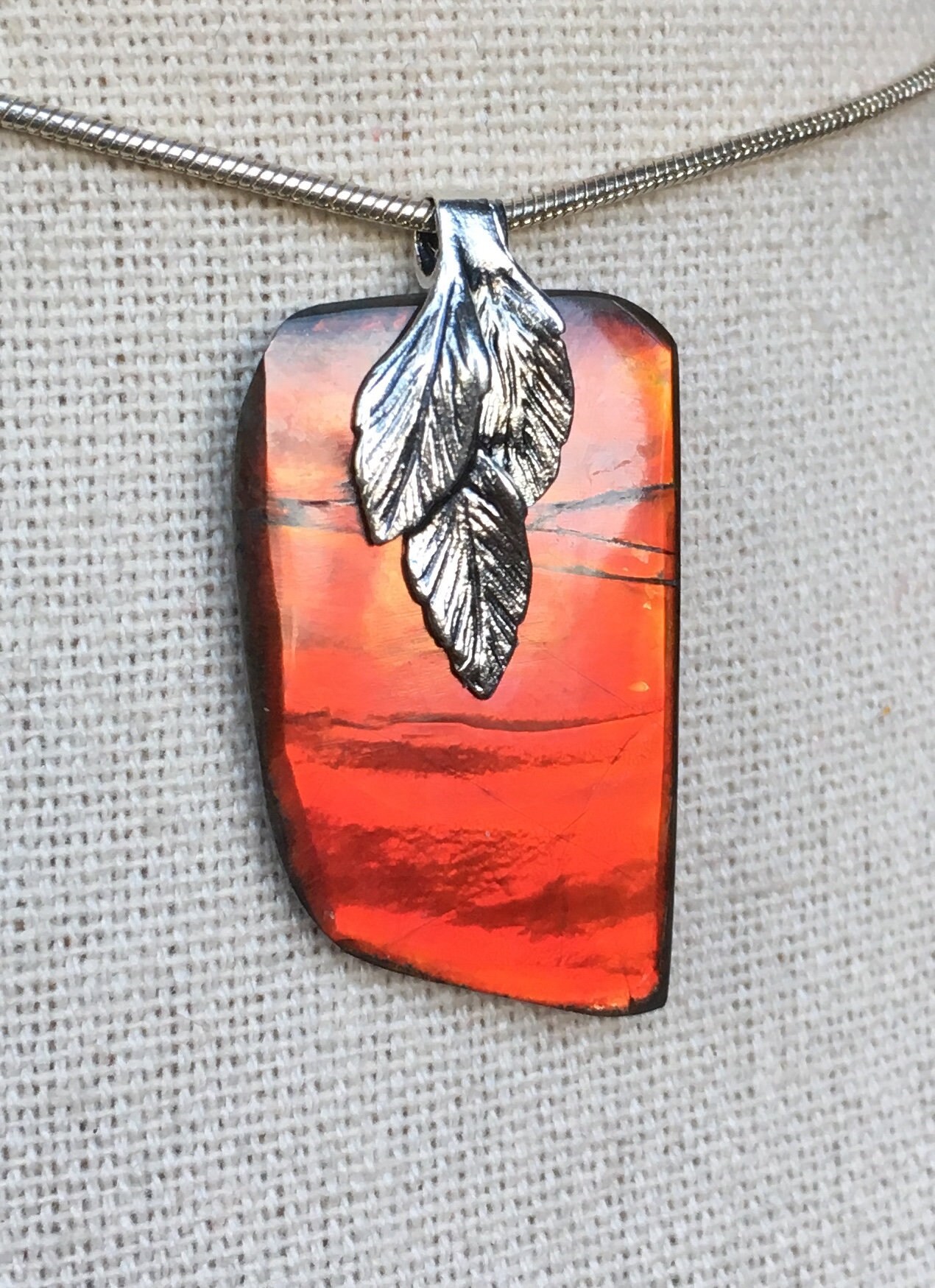 Ammolit Anhänger - Lovely Red Gem von AmmoliteRainbows