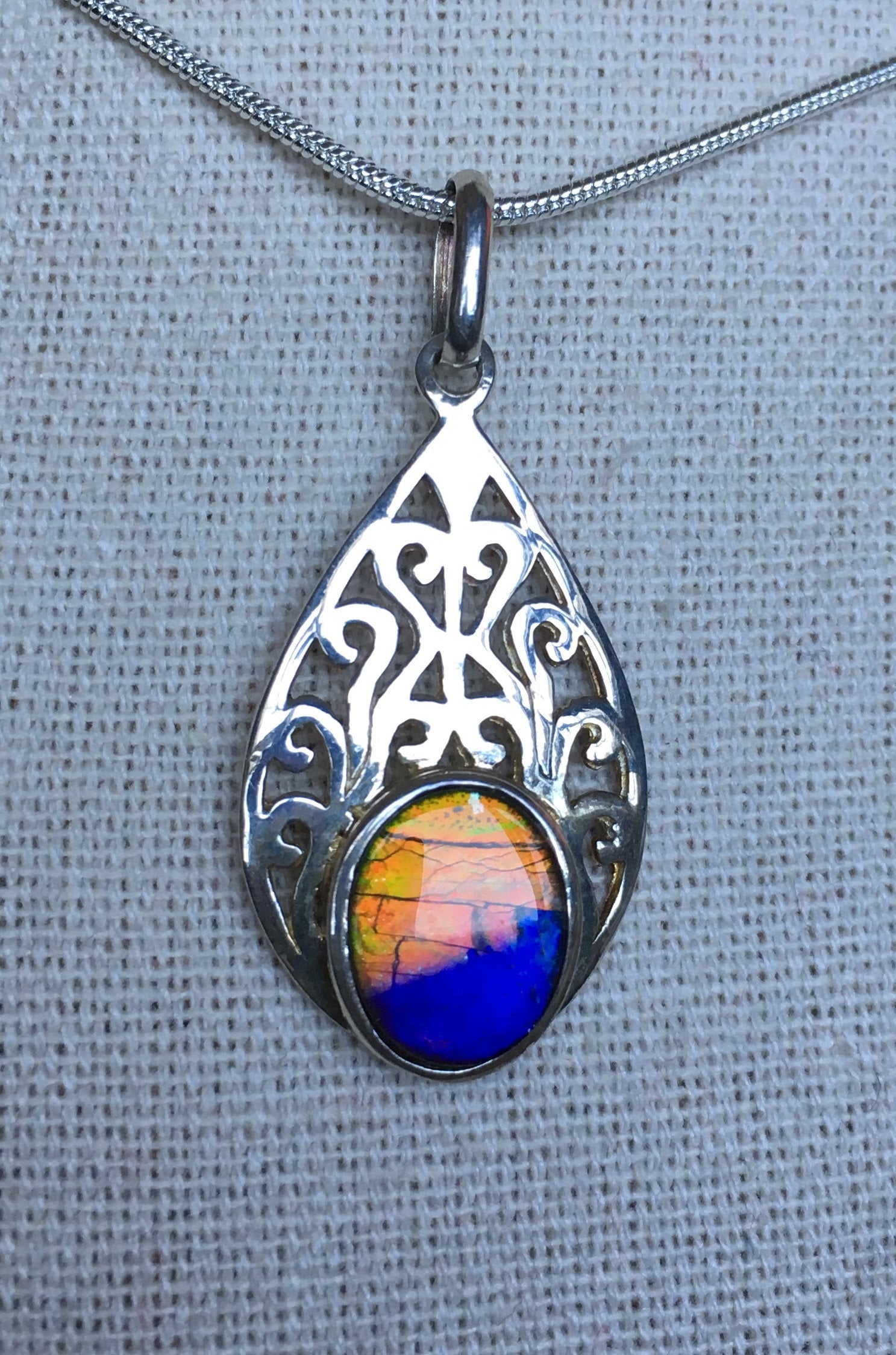 Ammolit Anhänger - Orange Und Lila Ammolit Anhänger - Orange Und Lila von AmmoliteRainbows