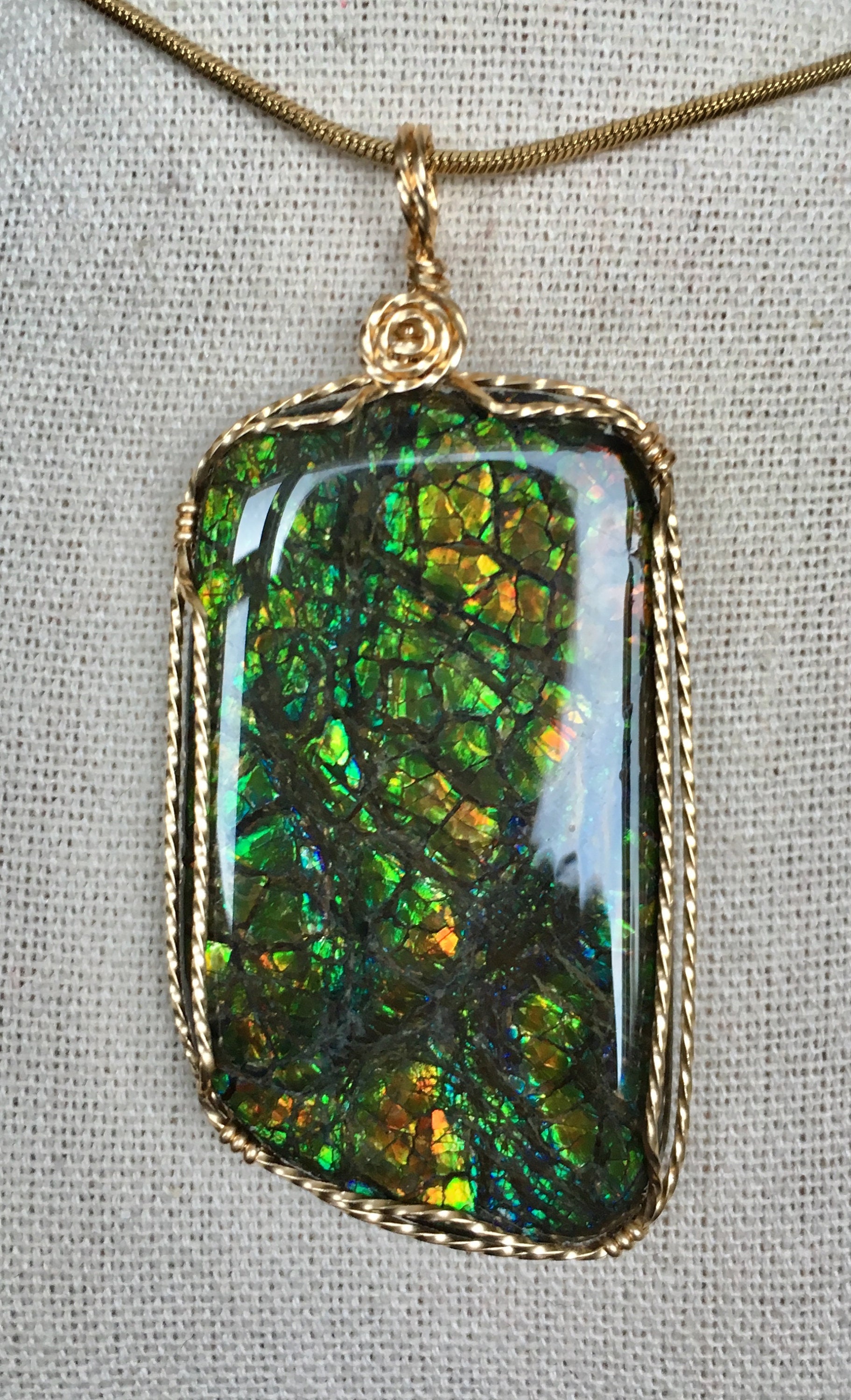 Ammolit Anhänger - Pflasterstein Muster von AmmoliteRainbows