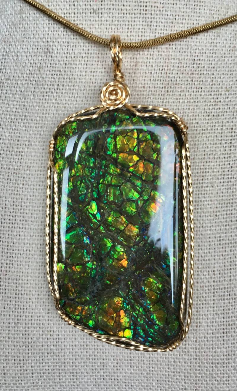 Ammolit Anhänger - Pflasterstein Muster Ammolit Anhänger - Pflasterstein Muster von AmmoliteRainbows