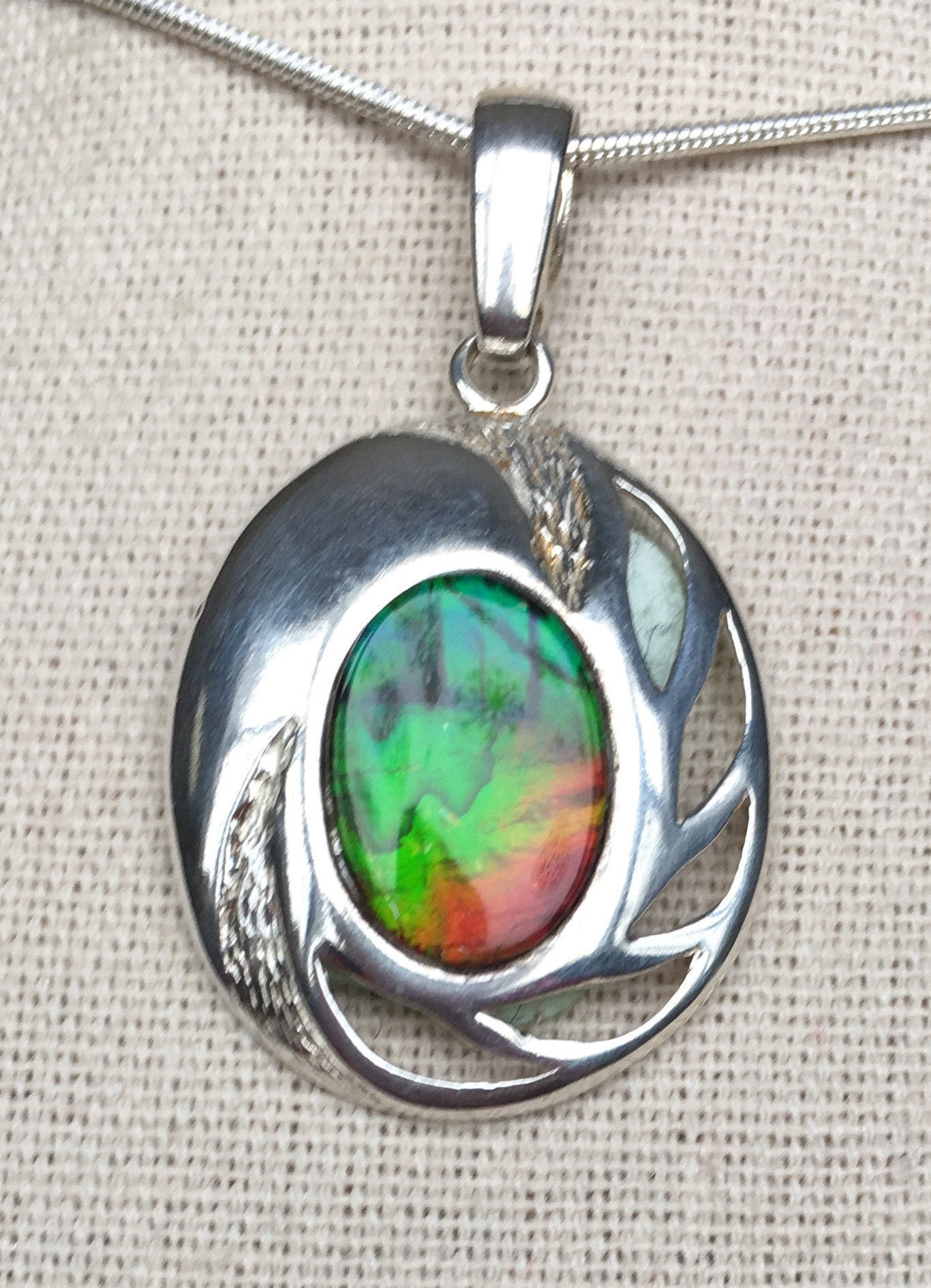 Ammolit Anhänger - Schwere Sterling Fassung von AmmoliteRainbows