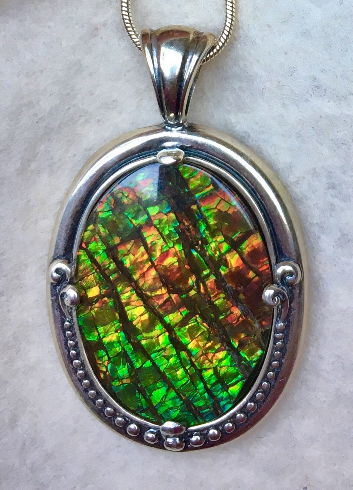 Ammolit Anhänger - Sehr Große Drachenhaut Triplet von AmmoliteRainbows