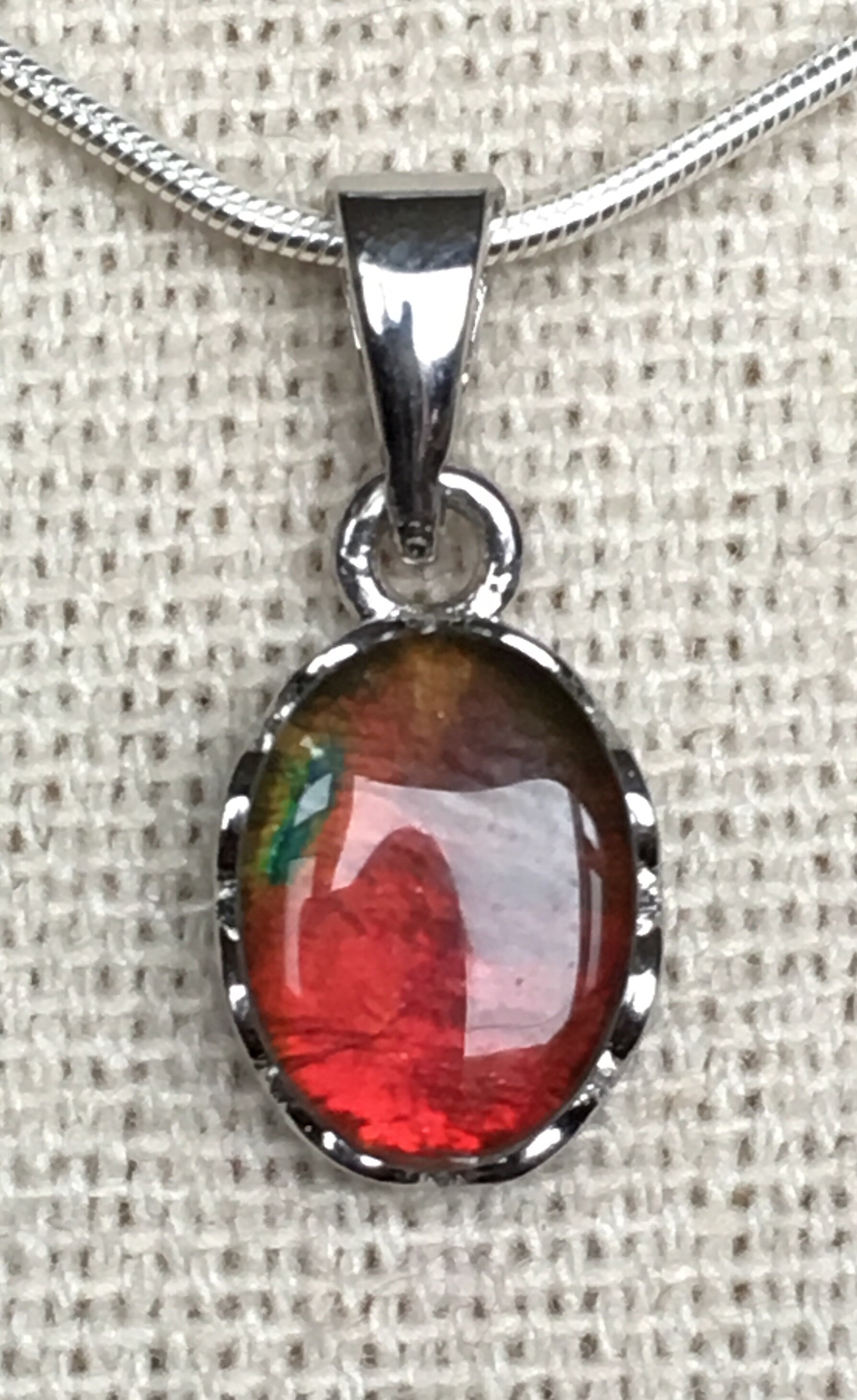 Ammolit Anhänger - Sehr Kleiner Roter Stein von AmmoliteRainbows