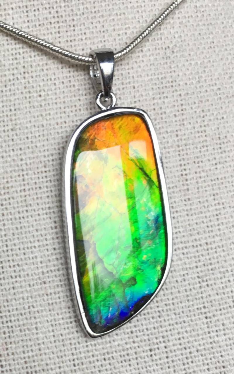 Ammolit Anhänger - Strahlende Regenbogenfarben Triplette von AmmoliteRainbows