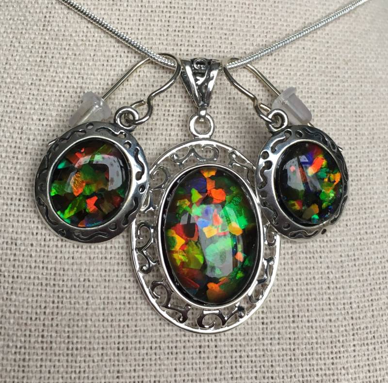 Ammolit Anhänger Und Ohrringe Set Ammolit Anhänger Und Ohrringe Set von AmmoliteRainbows