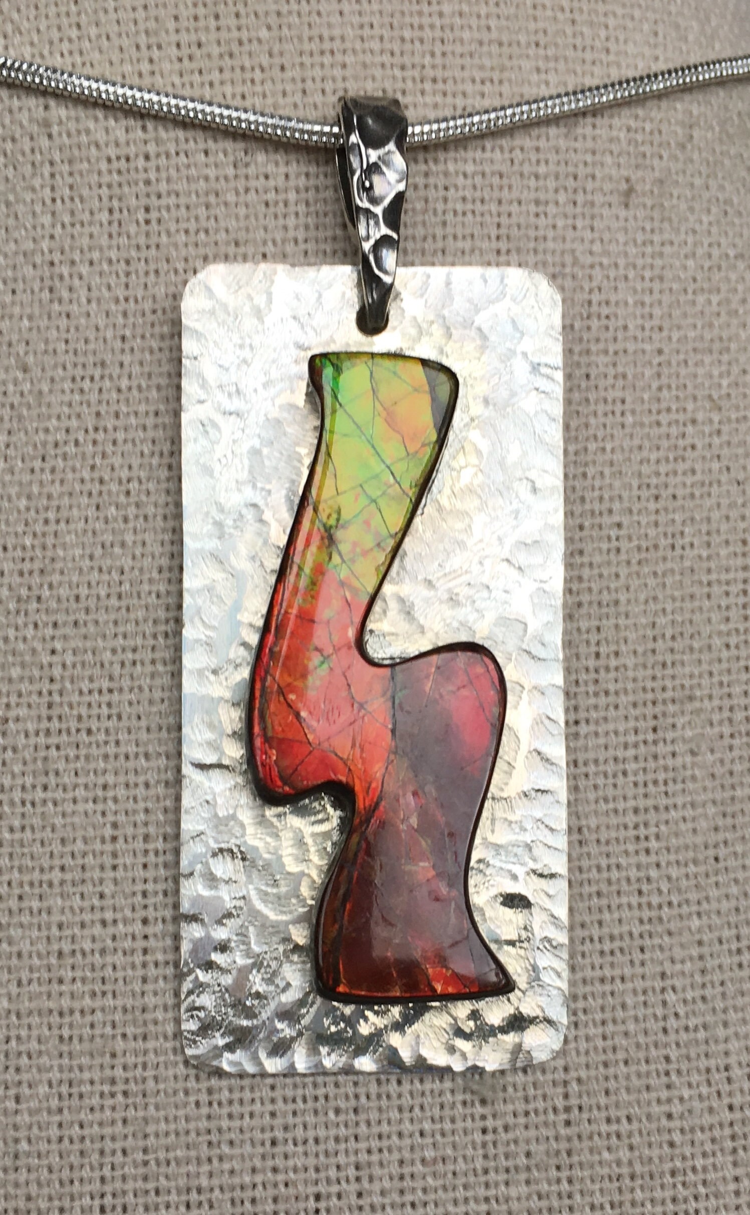 Ammolit Anhänger - Verschnörkelt von AmmoliteRainbows