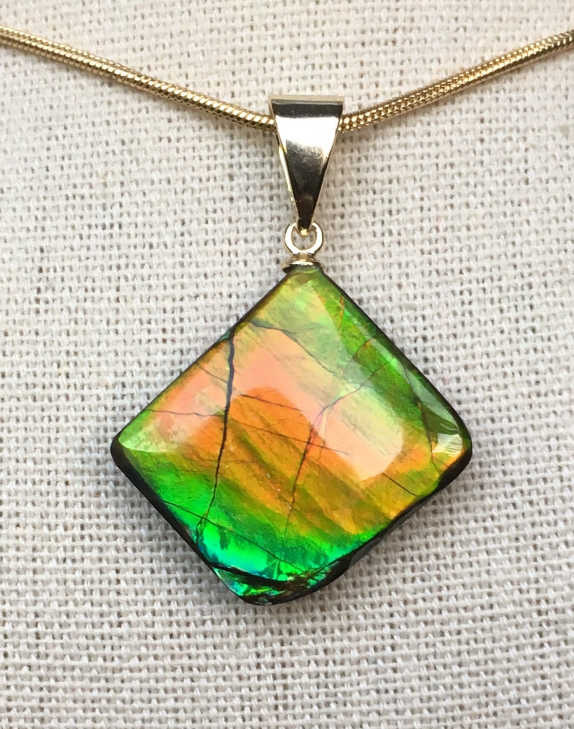 Ammolit Anhänger - Zierlich Und Hell Ammolit Anhänger - Zierlich Und Hell von AmmoliteRainbows