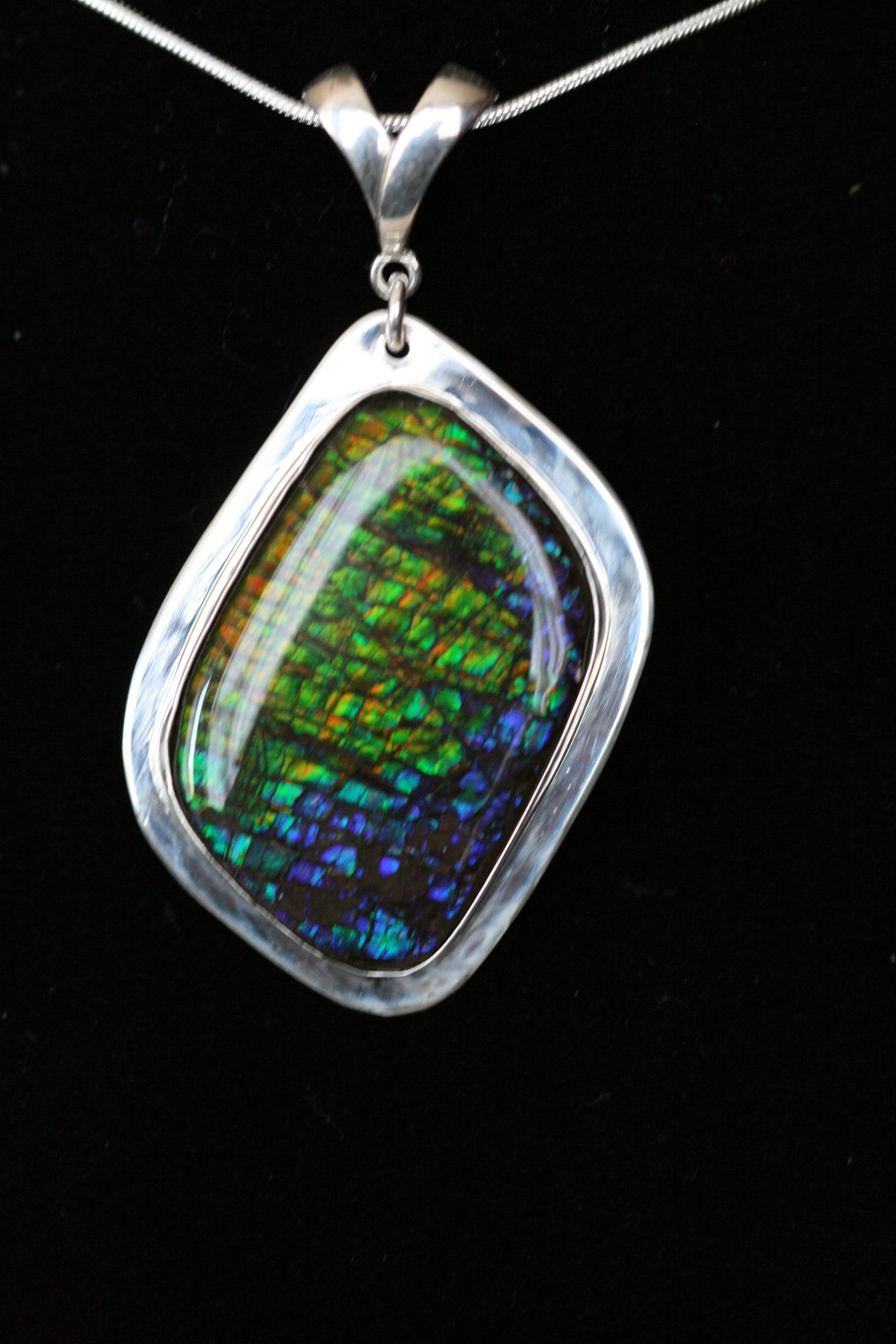 Ammolit Anhänger in Voller Lünette von AmmoliteRainbows