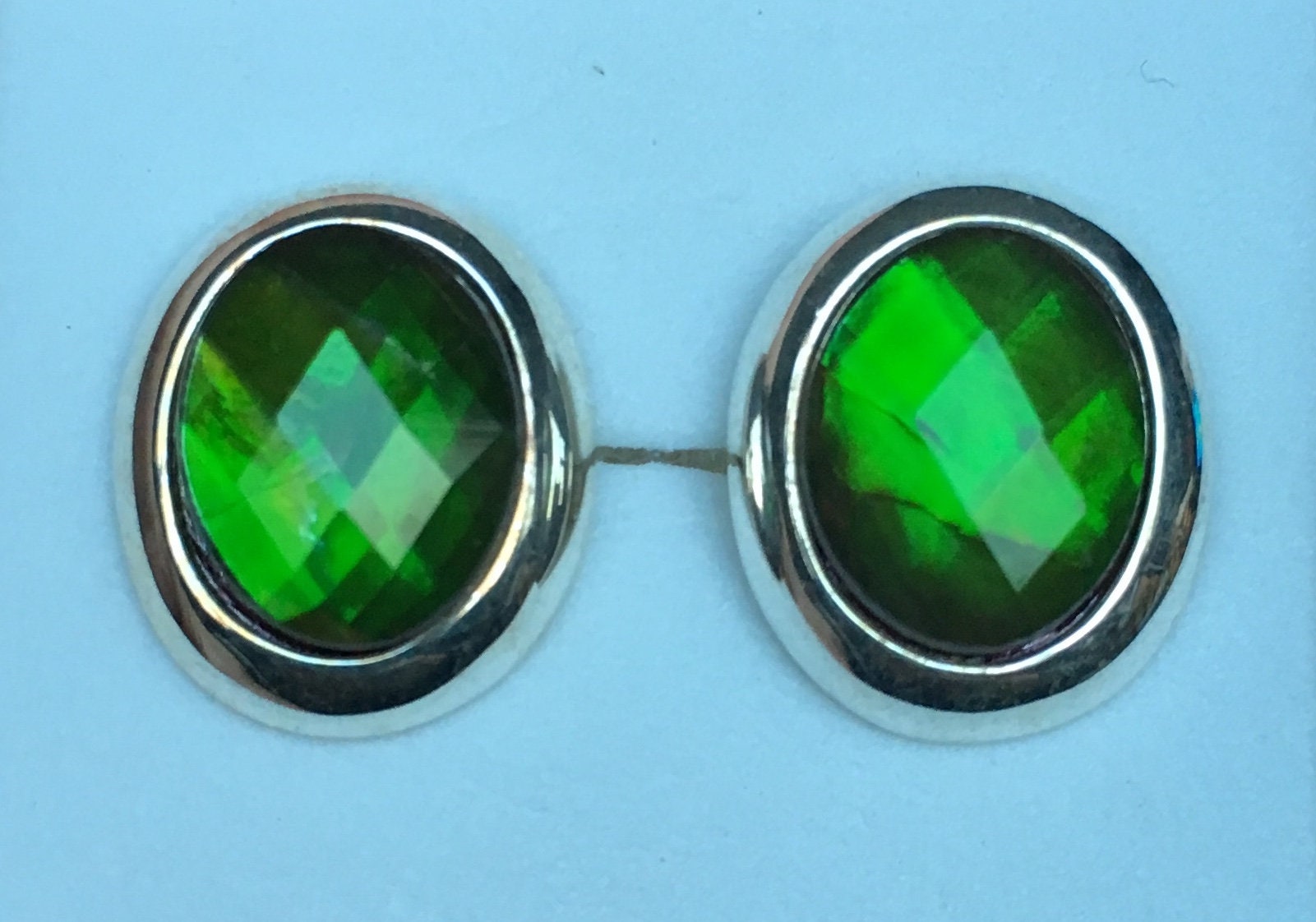 Ammolit Ohrstecker - Hellgrüne Facettierte Edelsteine von AmmoliteRainbows