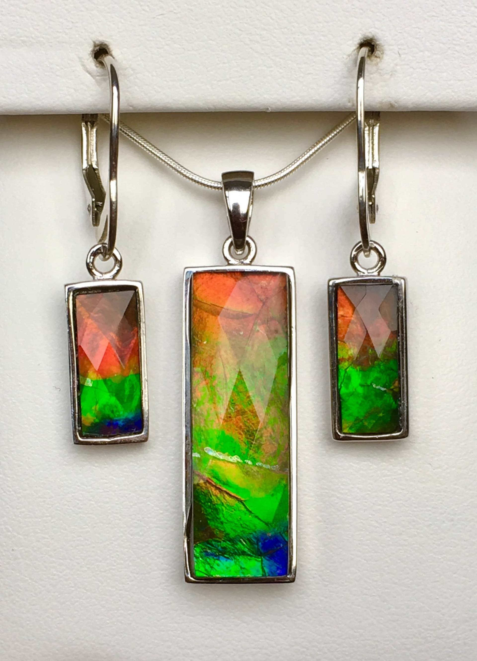 Ammolit Rechteck Anhänger Und Ohrring Set von AmmoliteRainbows