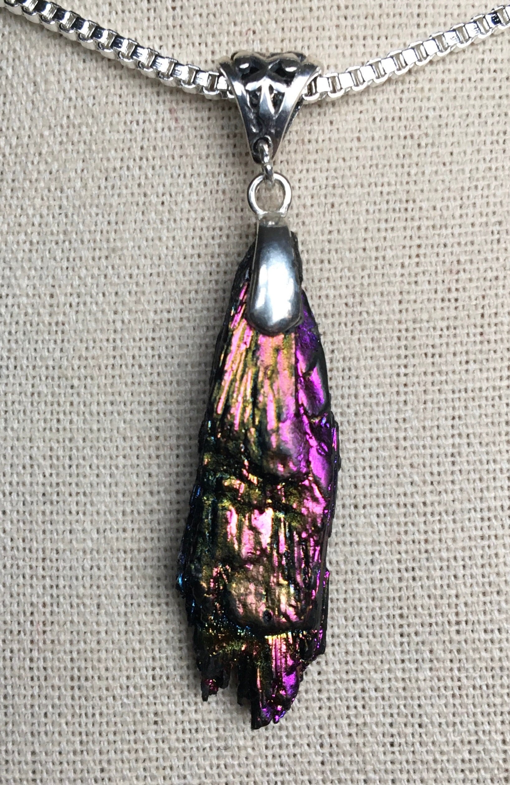 Fächer Kyanit Anhänger - Dichroic Regenbogen Titan Kristall Cluster Reversible Bitte Beschreibung Lesen Fächer Kyanit Anhänger - Dichroic Regenbogen Titan Kristall Cluster Reversible Bitte Beschreibung Lesen von AmmoliteRainbows