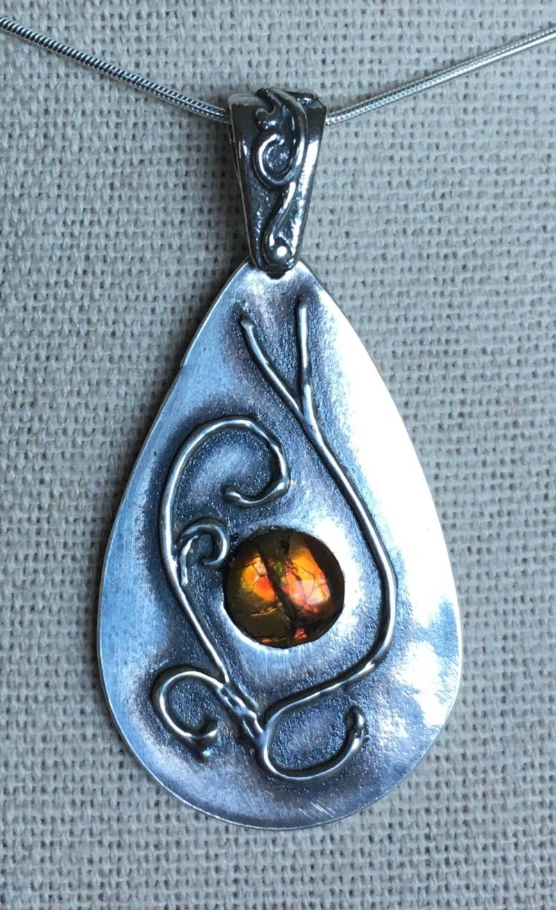 Feinsilber Anhänger Mit Ammolit Akzent von AmmoliteRainbows