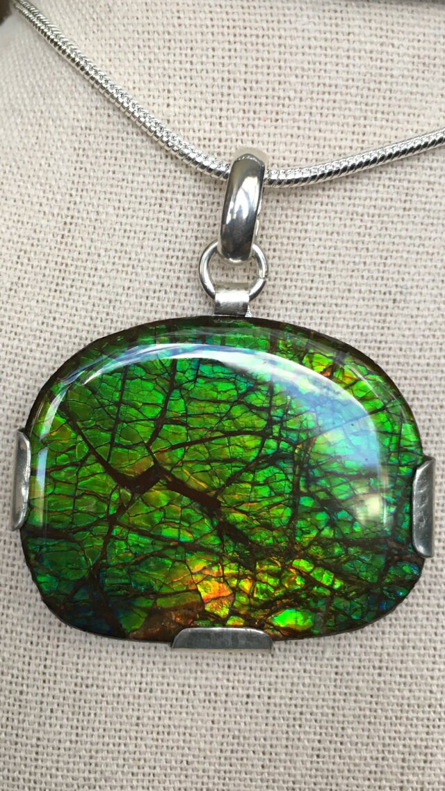 Grüner Ammolit Anhänger von AmmoliteRainbows