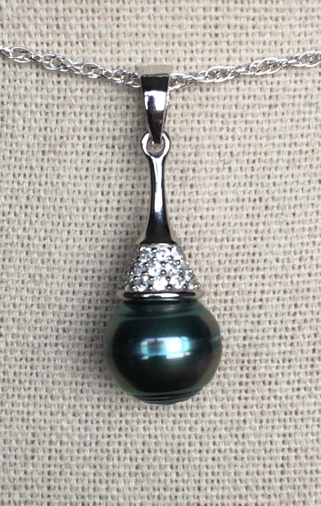 Schwarze Perle Tahiti Anhänger von AmmoliteRainbows