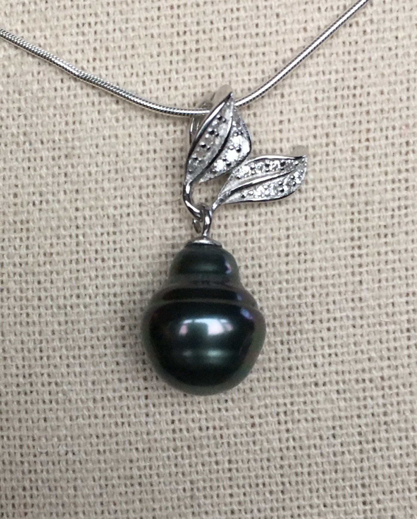 Schwarze Perle Tahiti Anhänger von AmmoliteRainbows