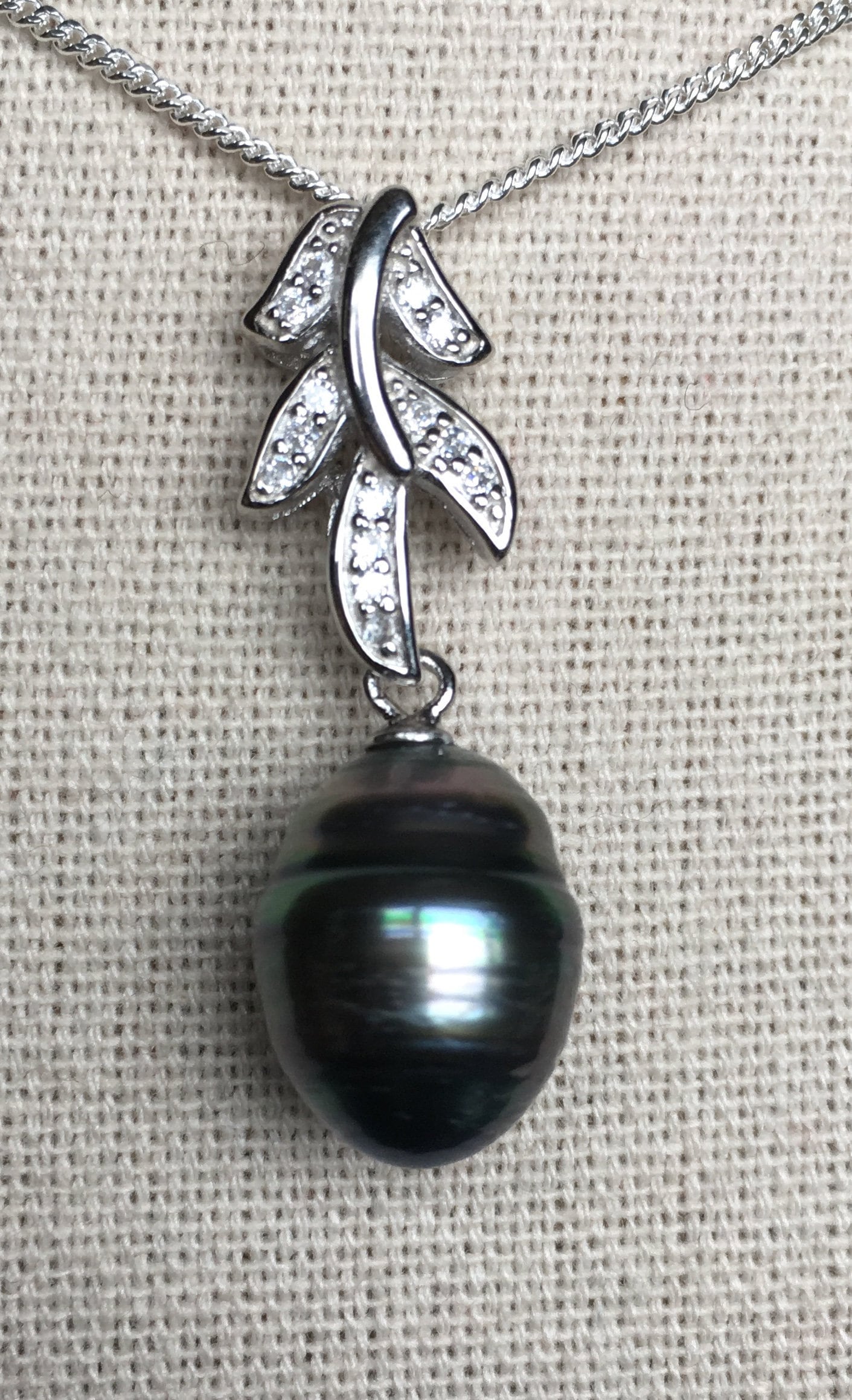 Schwarze Perle Tahiti Anhänger von AmmoliteRainbows