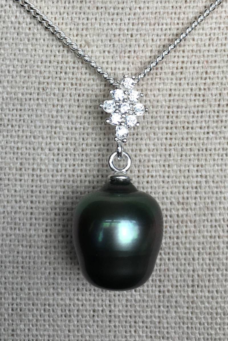 Schwarze Perle Tahiti Anhänger Schwarze Perle Tahiti Anhänger von AmmoliteRainbows