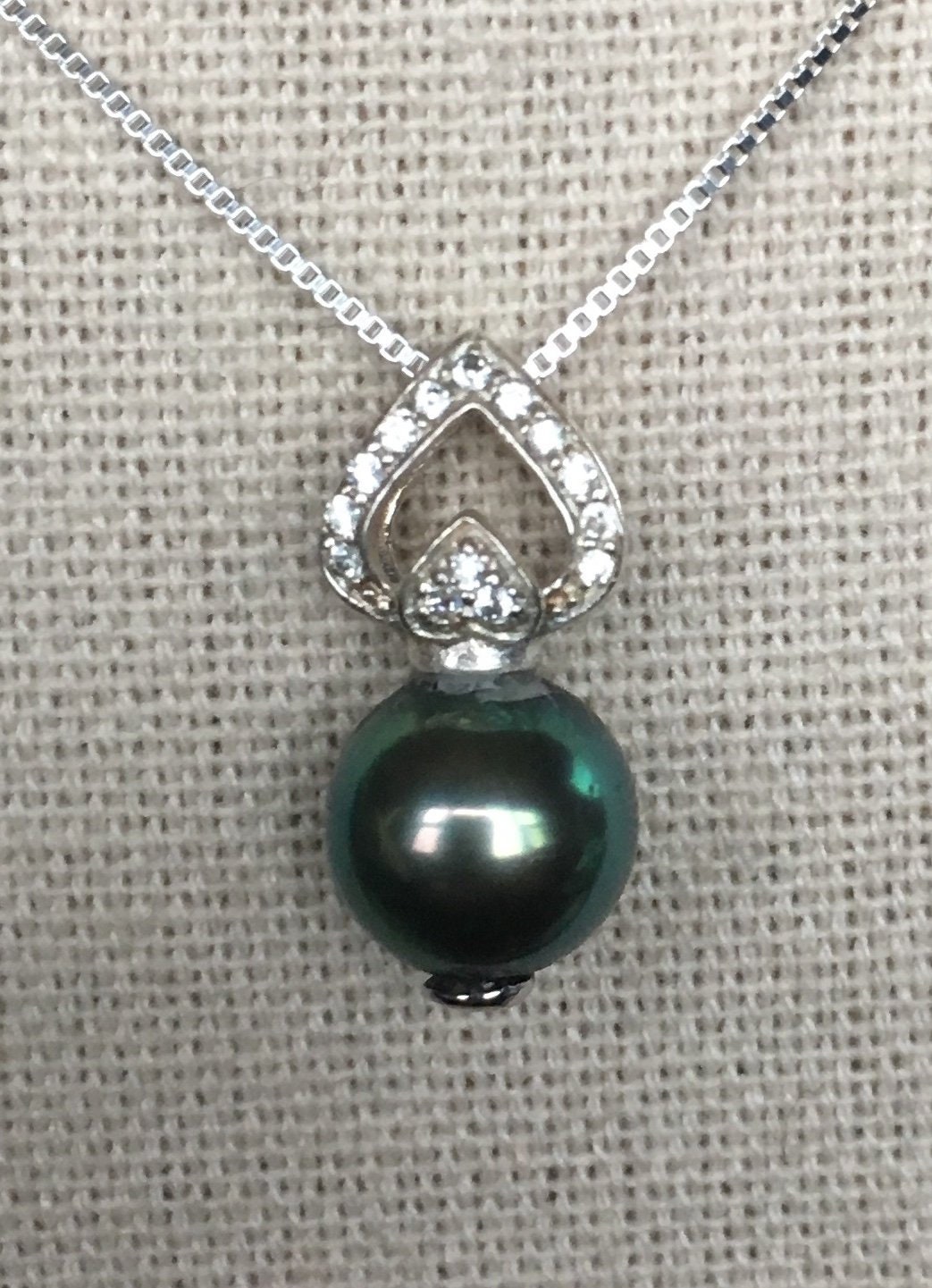 Schwarze Perle Tahiti Anhänger von AmmoliteRainbows