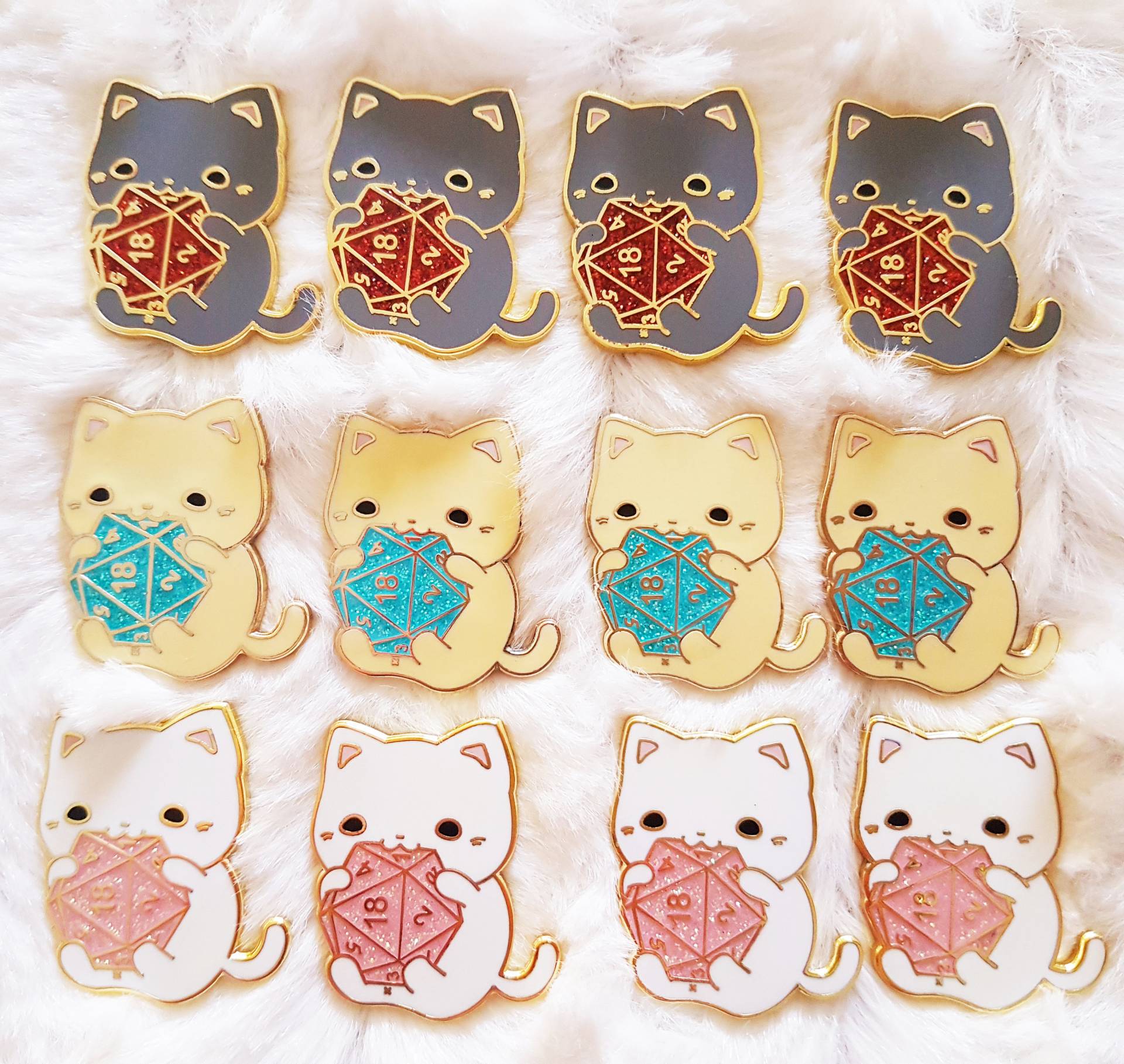 Würfel Haustiere, Kätzchen Emaille Pins, Katze Anstecknadel, Dnd Pin, Glitzer Pin Würfel Haustiere, Kätzchen Emaille Pins, Katze Anstecknadel, Dnd Pin, Glitzer Pin von Ammybunny