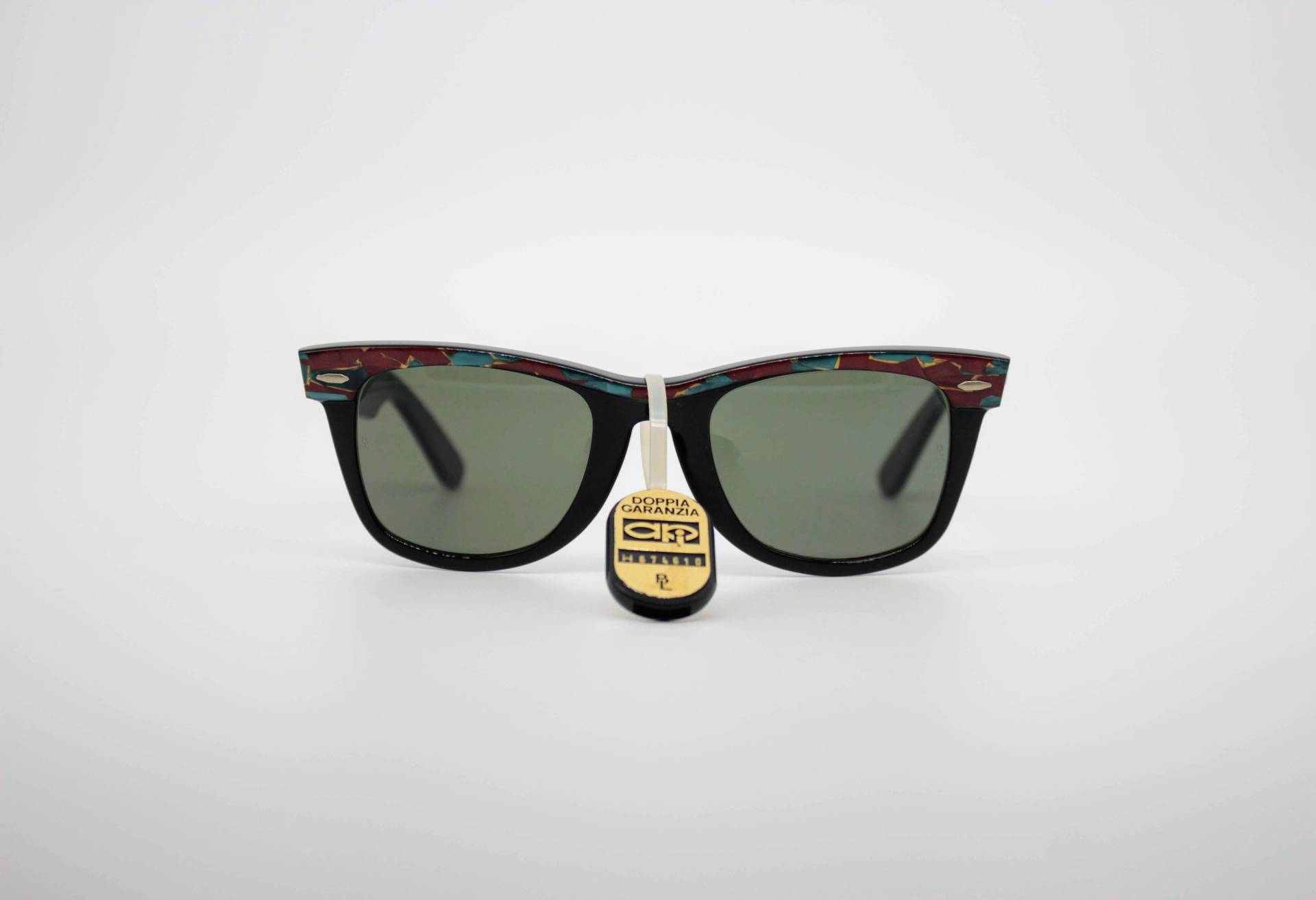 Jahrgang Rayban Wayfarer Mosaik Sonnenbrille Mit Original Bausch & Lomb Kristalle Und Garantie, Hergestellt in Usa Neue Alte Lager Jahrgang Rayban Wayfarer Mosaik Sonnenbrille Mit Original Bausch & Lomb Kristalle Und Garantie, Hergestellt in Usa Neue Alte Lager von AmorVintageEyewear