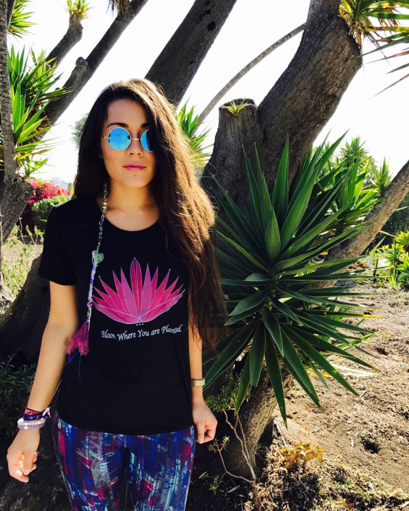 Blüte, Wo Sie Sind Gepflanzt Lotus Blume Tshirt Blüte, Wo Sie Sind Gepflanzt Lotus Blume Tshirt von AmoraHeart4Humanity