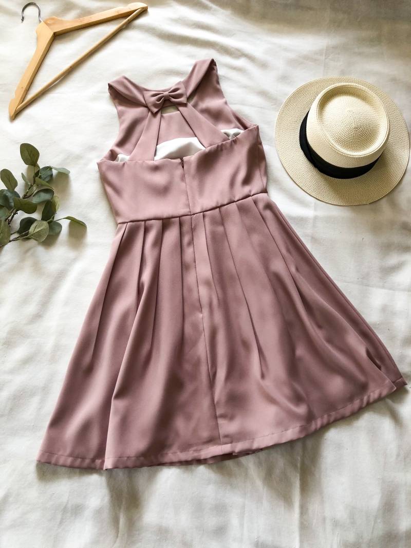 Love Potion Dusty Pink Brautjungfern Kleid Rückenloses Sommerkleid Sonnenkleid Vintage Stil Partykleid Mädchen Urlaub Koreanisch Picknick von Amordress