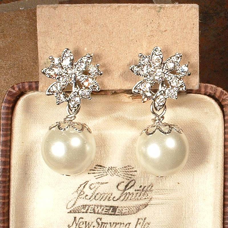 Art Deco Off White/Elfenbein Perle Ball Ohrringe, Hochzeit Braut Glasperle Strass Silber Floral Tropfen, Brautjungfer Geschenk 1 1/20, 3 cm von AmoreTreasure