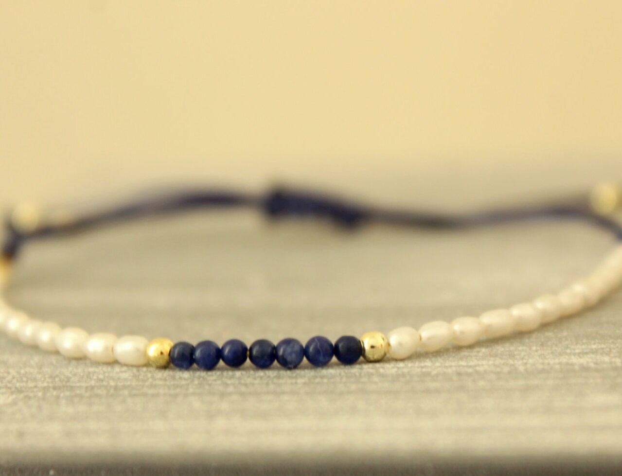 Perlen Armband Brautjungfer Geschenk Schmuck Für Hochzeit Braut Something Blue String Minimalist Edelstein Frauen von Amoreecolore