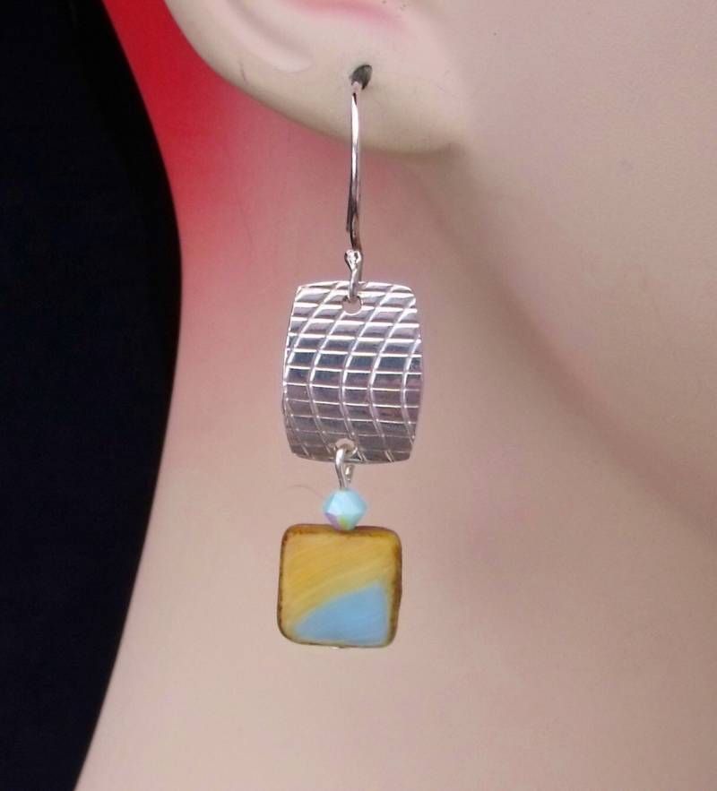Aqua & Rich Picasso Quadrat Perlen Mit Strukturierten Sterling Silberohrringe Aqua & Rich Picasso Quadrat Perlen Mit Strukturierten Sterling Silberohrringe von Amountaindesigns