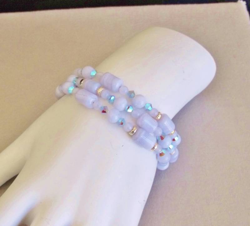 Drei Strang Blau Spitze Achat & Opal Kristall Sterling Silber Statement Armband, Multi-Strang Und Perlen Armband Drei Strang Blau Spitze Achat & Opal Kristall Sterling Silber Statement Armband, Multi-Strang Und Perlen Armband von Amountaindesigns