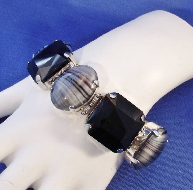 Opulente Vintage Grau Marmoriert Glas & Jet Schwarz Strass Anweisung Armband Opulente Vintage Grau Marmoriert Glas & Jet Schwarz Strass Anweisung Armband von Amountaindesigns