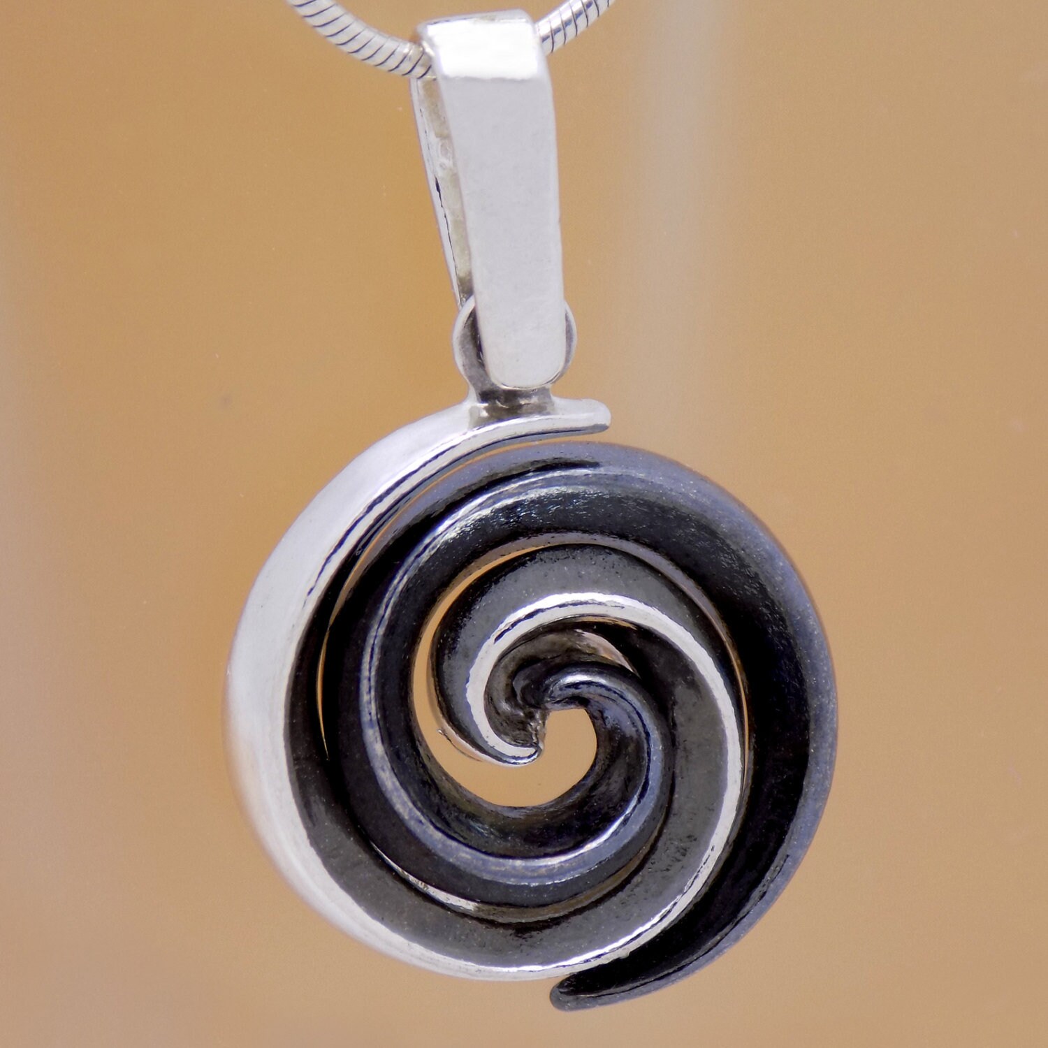 Solide Sterling Silber Schwarz Rhodium Spirale Anhänger 925Er Markenzeichen Mode Schöne Elegante Sanft Stilvolle Wunderbare Reizende Design von AmphoraJewelry