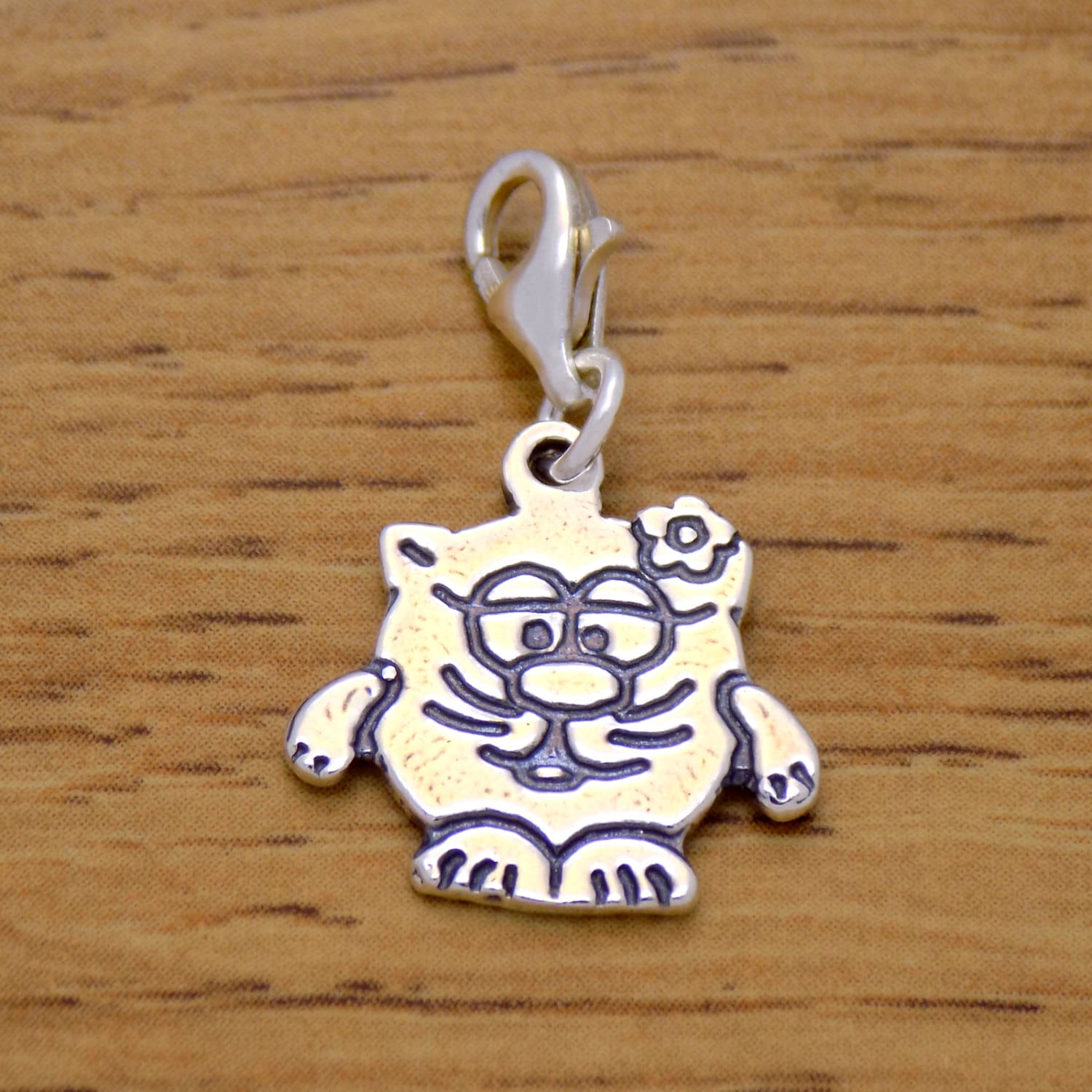 Super Nette Solide 925 Sterling Silber Schöne Katze Anhänger Charm Für Armband Marvellous Oxidized Handmade Handgefertigtes Design von AmphoraJewelry