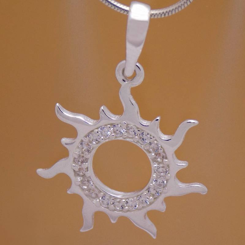Wunderbare Massiv Sterling Silber Weiß Cubic Zirkonia Cz Sun Anhänger 925 Hallmark Beeindruckende Sanft Charmant Schönes Design von AmphoraJewelry