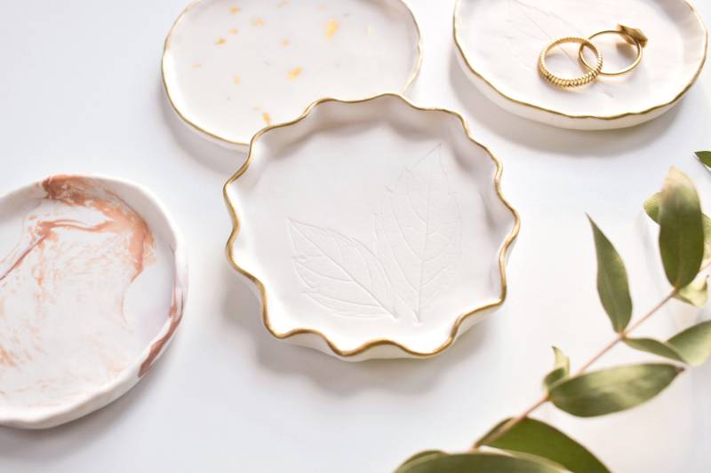 Sale - Schmuckstück, Ringschale, Schmuckschale, Blattgoldflocken Goldrand Kleine Catchall Disc, Ringhalter, Hochzeitsgeschenk, Bff Geschenk von AmprisLoves