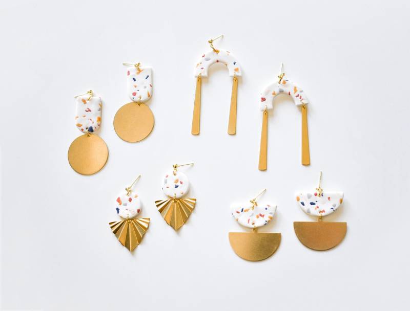 statement Anhänger Ohrringe - Fun Terrazzo Und Messing Charm Ohrringe, Materialmix, Baumelnde Geschenk Für Sie, Maximalismus von AmprisLoves