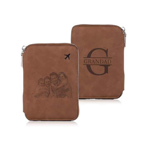 Amsgedhie Reisepassetui : Reisepass Organizer - Passport Wallet Personalisiert mit Name - Reise Essential Bag - Dokument Organizer Tasche - Reisegeschenke für Paare (Braun) von Amsgedhie