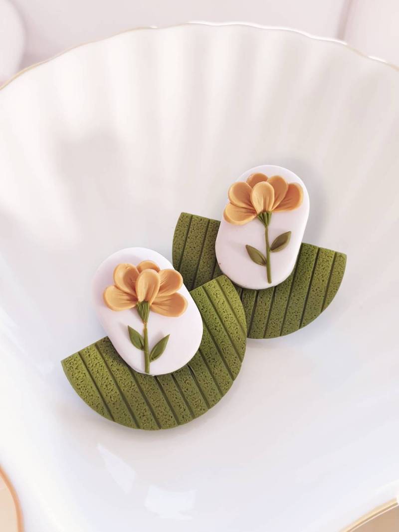 Handgemachte Blumen Ohrstecker Aus Polymer Clay - Zierliche Schmuck Für Empfindliche Ohren Handgemachte Blumen Ohrstecker Aus Polymer Clay - Zierliche Schmuck Für Empfindliche Ohren von Amugofmirth