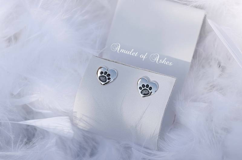 Einäscherung Asche & Gedenkpfote Ohrringe von AmuletOfAshesLTD
