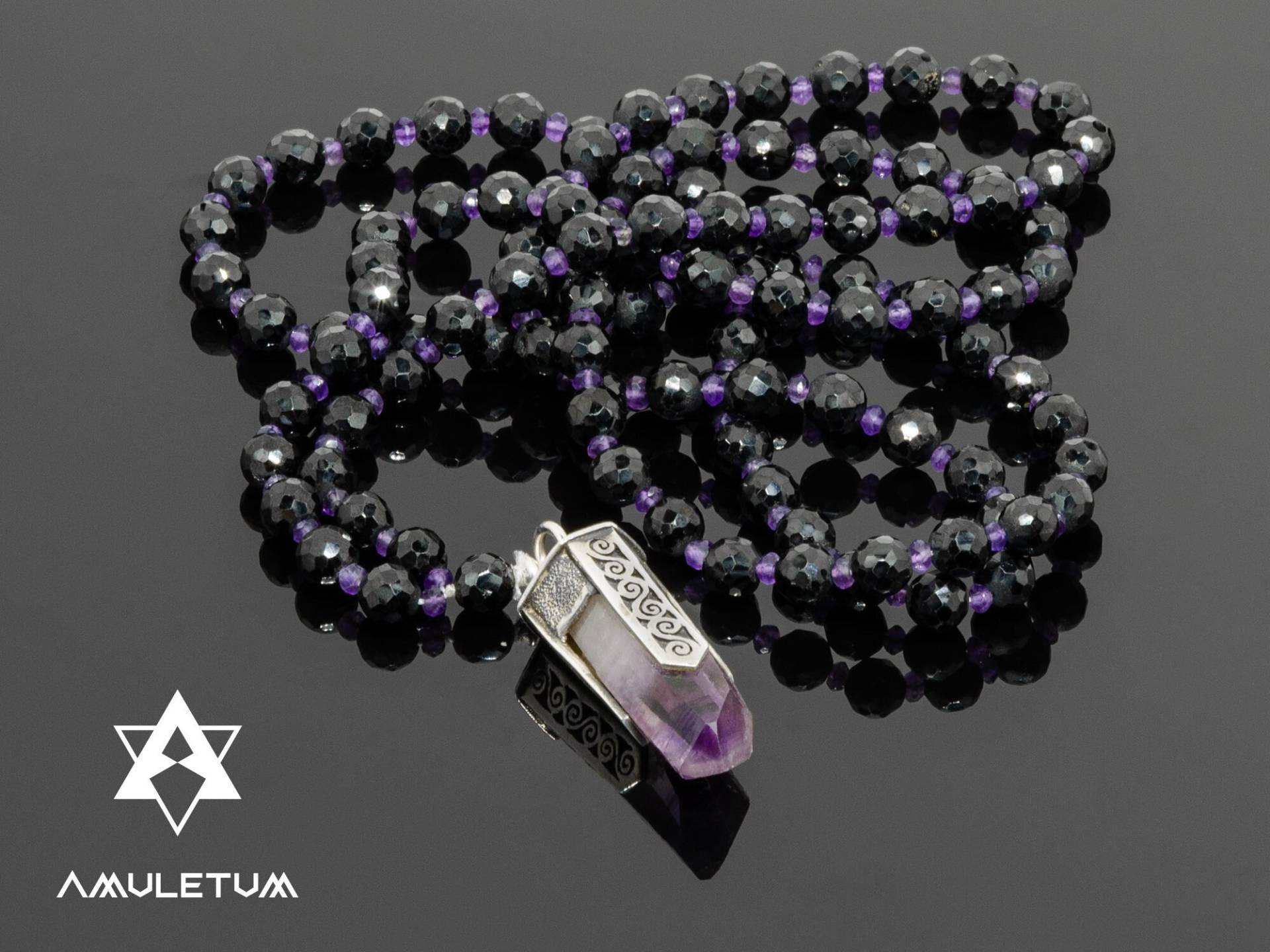 Black Onyx 108 Mala Perlen Mit Amethyst Crystal Point Guru Eingefasst in Sterling Silber-Geschenk Für Ihn-Geschenk Sie von AmuletumJewels