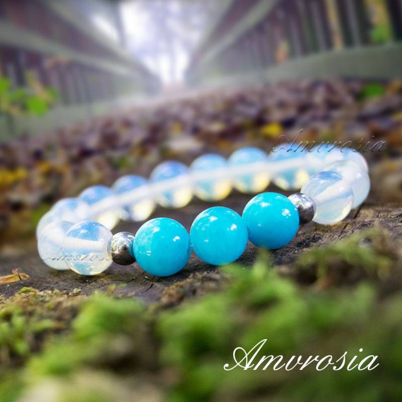 Blaues Jadeit Armband, Und Mondstein Edelstein Energie Sommer Geschenk Für Ihn, Muttertag, Valentinstag von AmvrosiaDesign