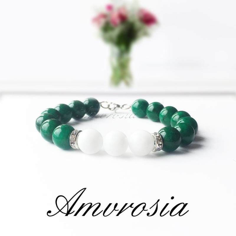 Grünes Jadeit Armband - Weißes Onyx Edelstein Energie Geburtstag Geschenk Angst Beruhigung von AmvrosiaDesign