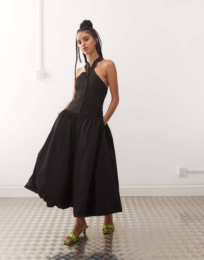 Amy Lynn - Alexa - Elegantes Neckholder-Midikleid in Schwarz mit Ballonsaum von Amy Lynn