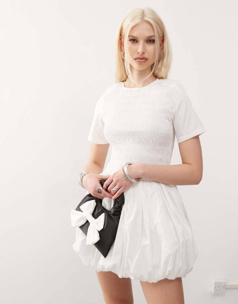 Amy Lynn - Eleanor - Minikleid in Weiß mit Ballonsaum von Amy Lynn