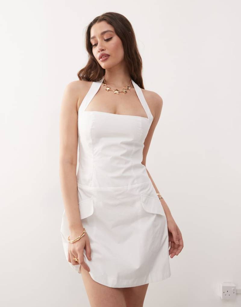 Amy Lynn - Figurbetontes Minikleid in Weiß mit eckigem Neckholder-Ausschnitt von Amy Lynn